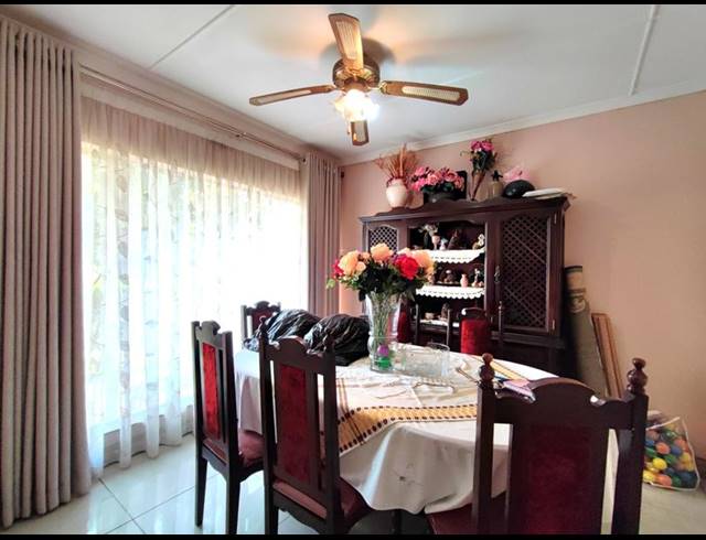 4 BEDROOM HOUSE FOR SALE IN BISLEY